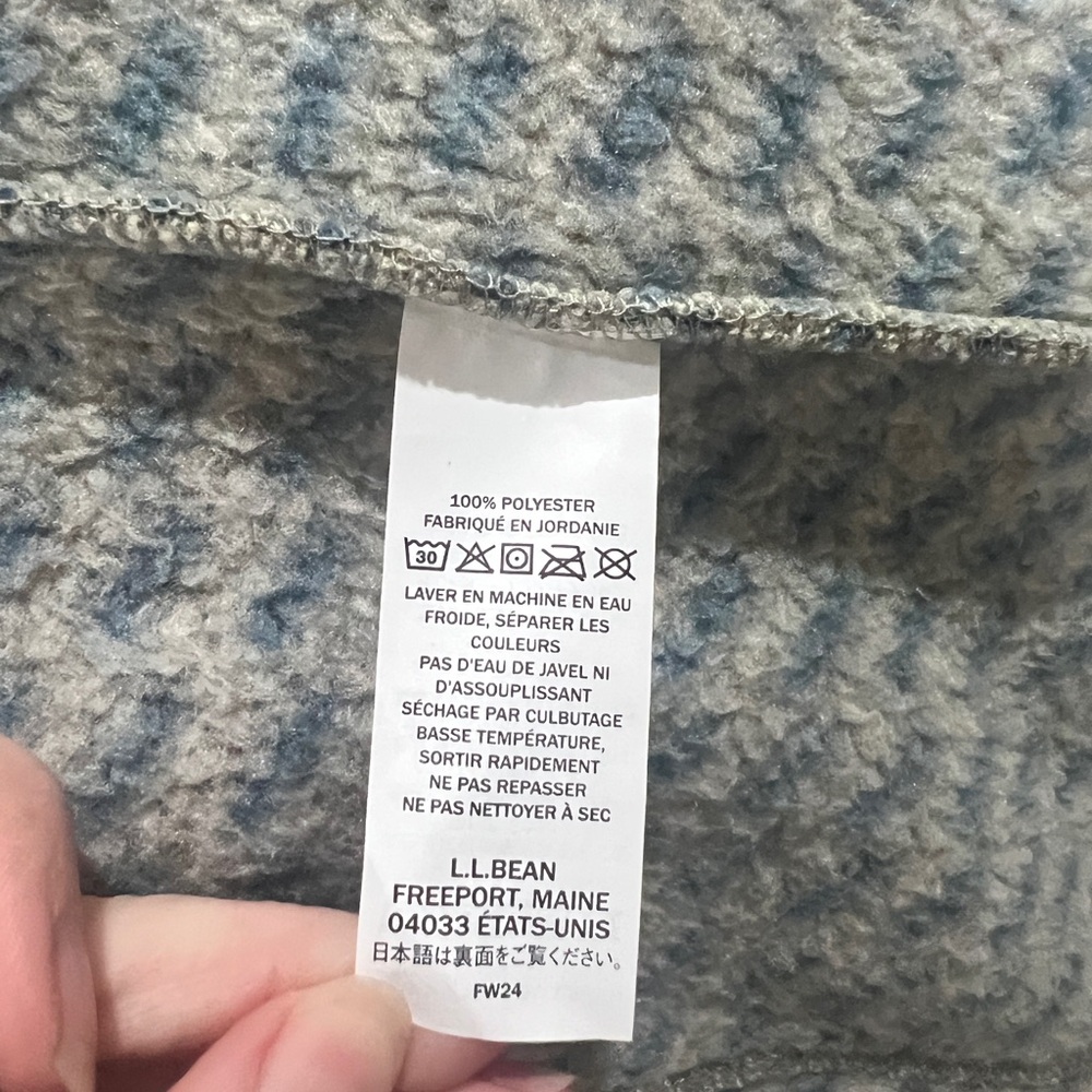 L.L. Bean Women's Blue and Tan Patterned Sweater - Picture 7 of 8